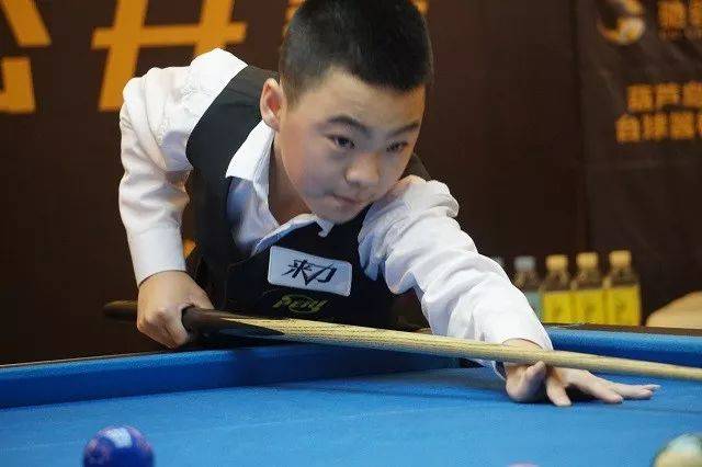 她的动作更 她的动作更