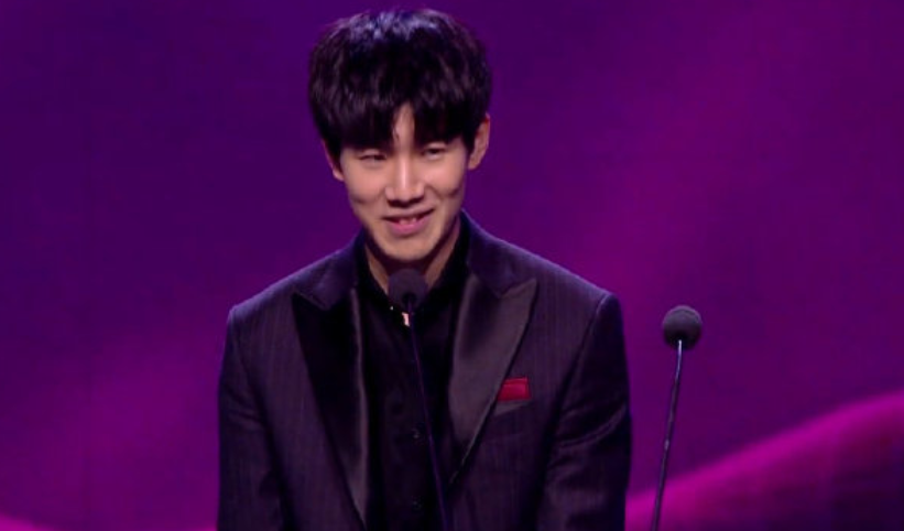 他的哲学同 他的哲学同